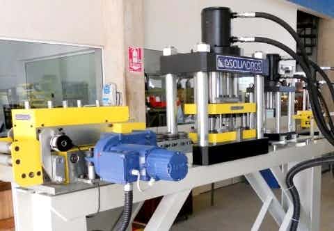 Automatic press feeding machines - Esquadros®
